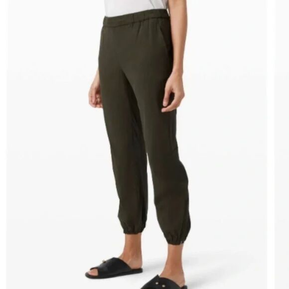 Lululemon Essential Affinity Mid Rise Jogger Dark Olive Size 4 W5CHAS